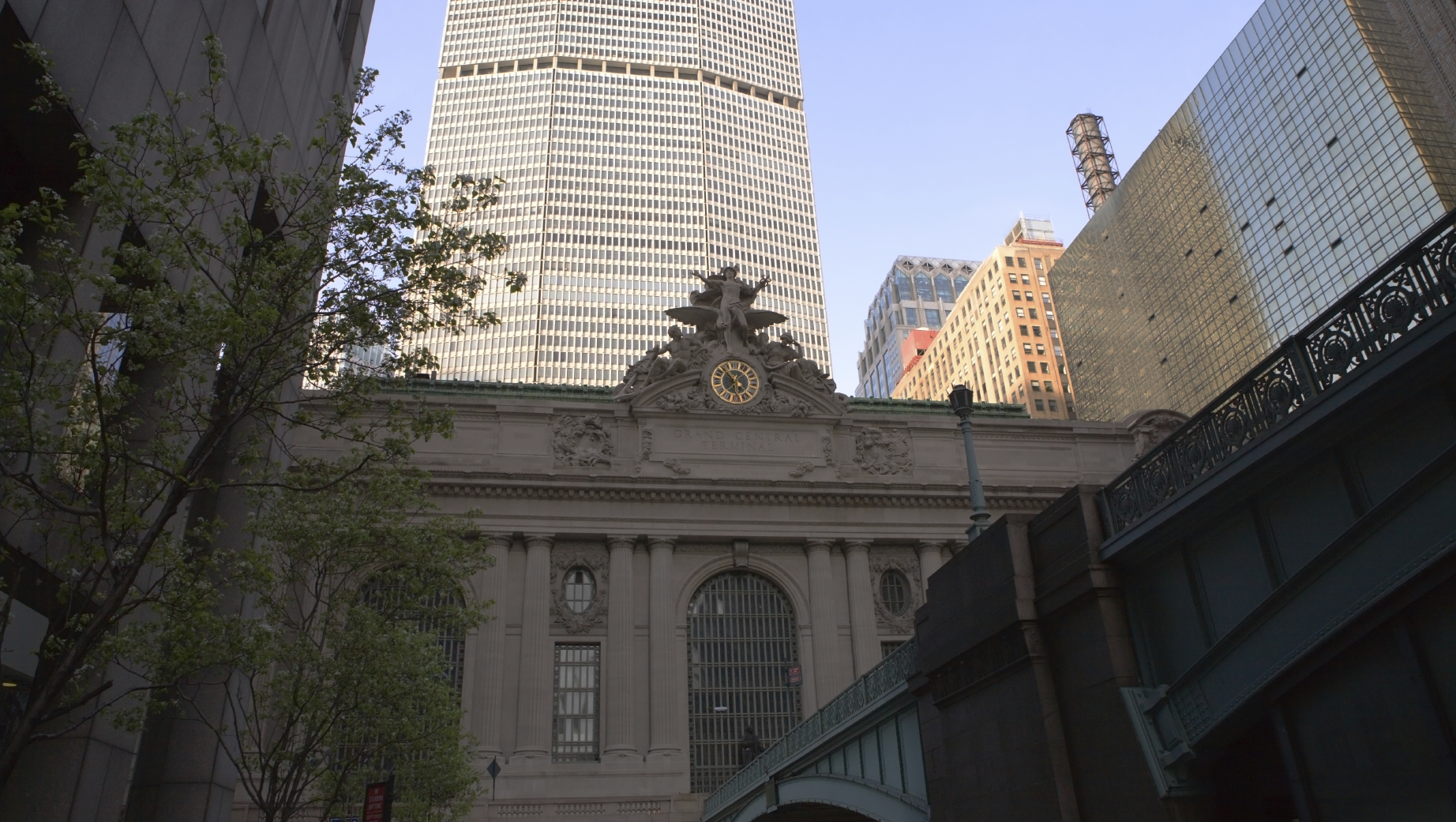 Met-Life-Surrounding-Bldgs